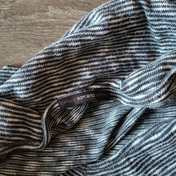 Soprano Women's Vneck Dolman Sleeve Striped Knit Sweater Top Gray White Size S - Picture 7 of 7